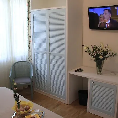 Raffaelli Villino Limoni Bed and breakfast